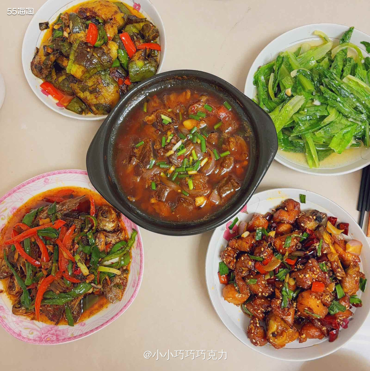 又来分享妈妈做的美食啦，这个也算是新菜吧，反正牛肉和番茄妈妈