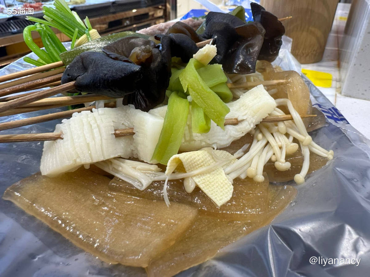 工作日不知道吃什么，就吃粉粉面面，公司楼下的老友粉味道很好，