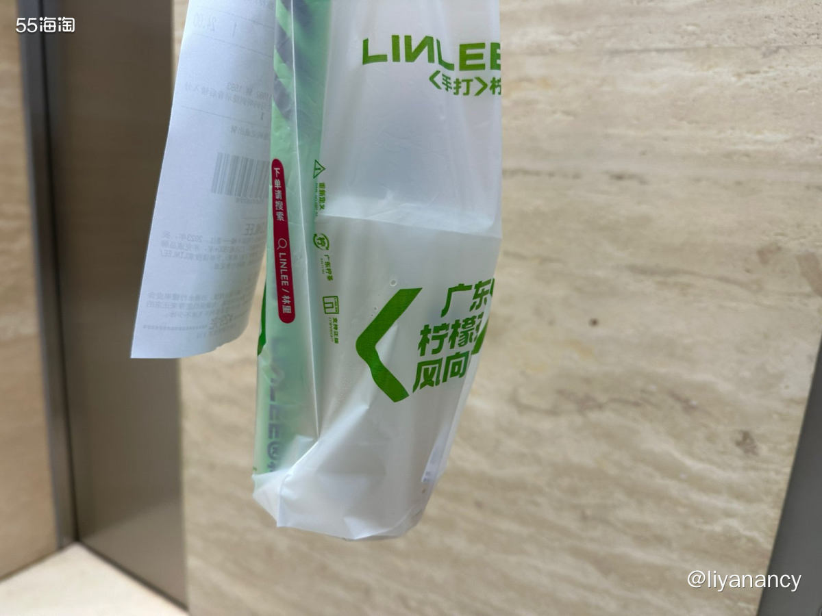 和小伙伴约的泰国餐，有美味的火山排骨，都是整根的好啃的骨头，