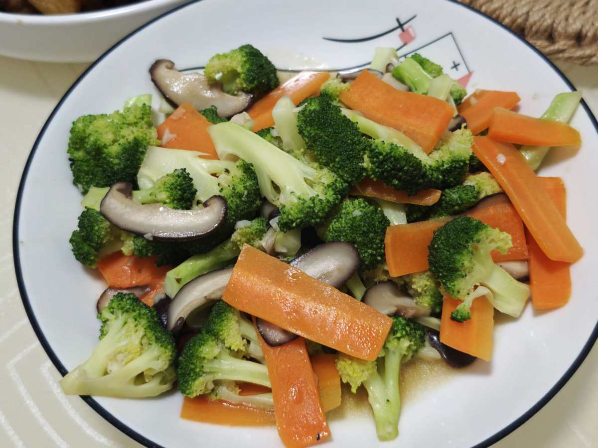 拍照最满意的家常菜！！！ 第一道菜是，清蒸青口粉丝，最上面的