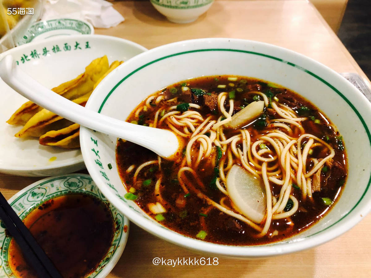 今天休息带麻麻去吃牛肉锅贴，这家在山西路丁家桥的清真·西北桥