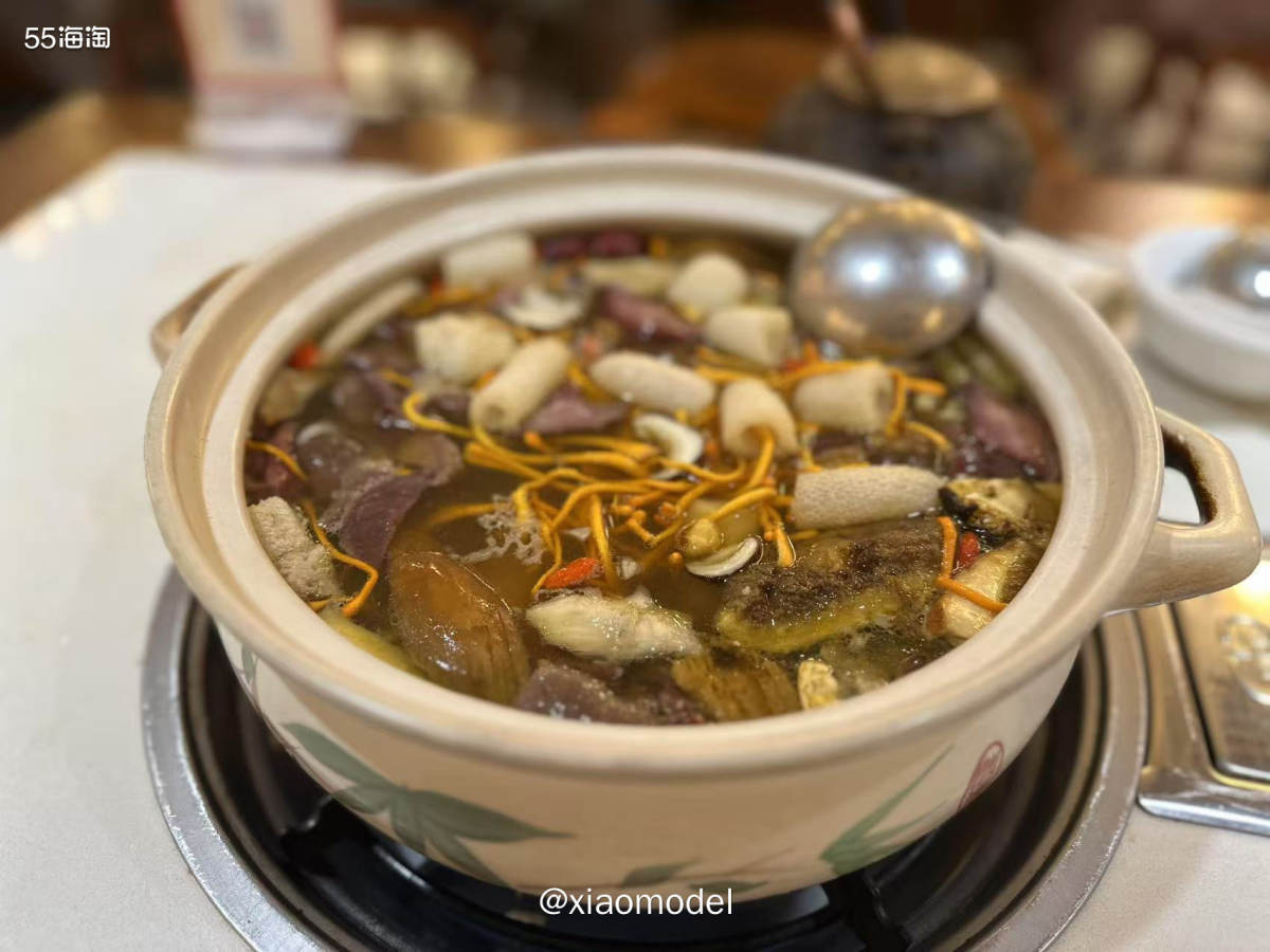 😀去云南旅游怎么可以不吃野生jun火锅，到的第一天晚餐就去