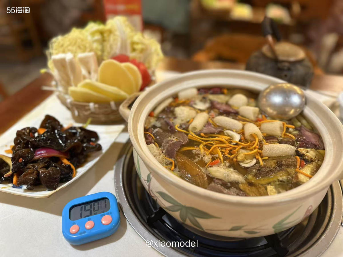 😀去云南旅游怎么可以不吃野生jun火锅，到的第一天晚餐就去