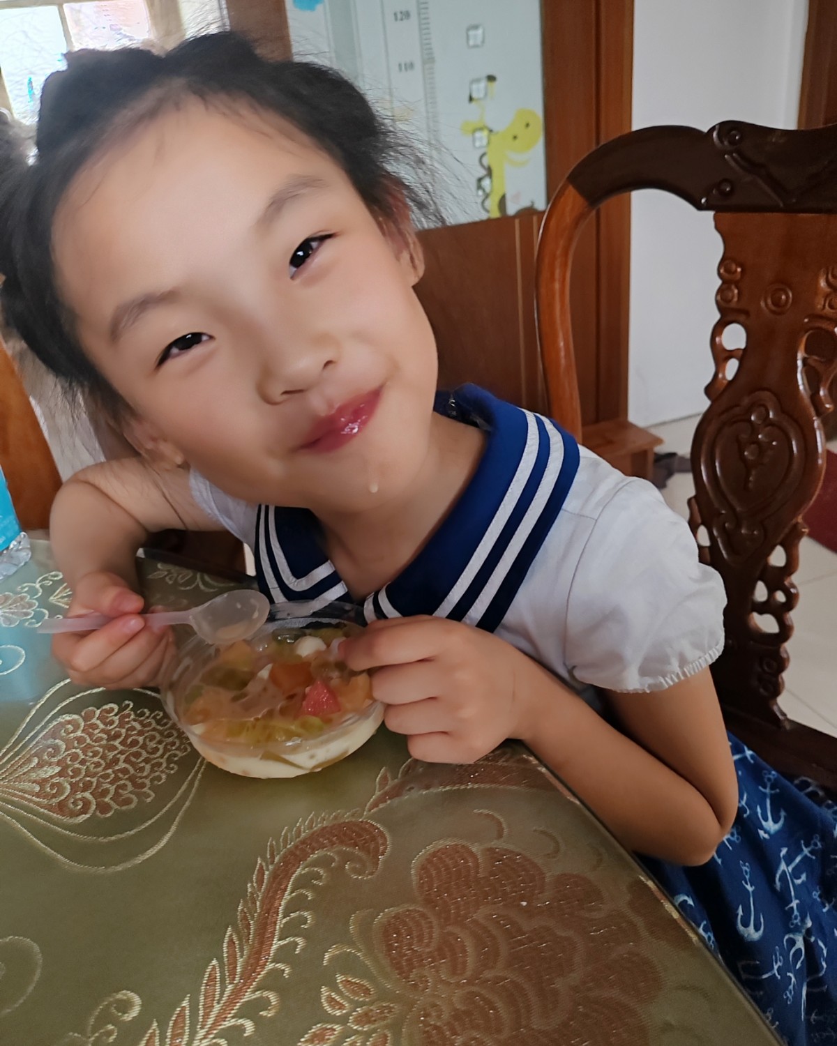 炎炎夏日，来个冰冰凉的甜品再好不过了呢！ 小区门口新开了一家