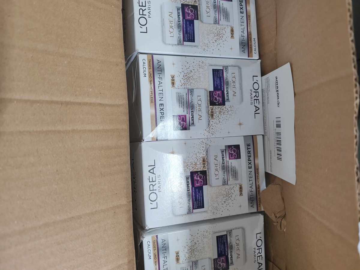 这个是之前在亚马逊海外购下单的欧莱雅的保湿护理套装！其实就是