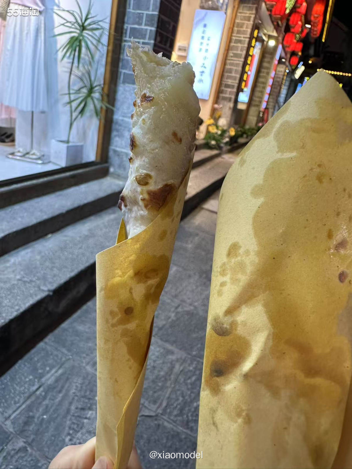 😃烤乳扇是在做攻略时的云南必吃小吃！  😁正好第一天晚上