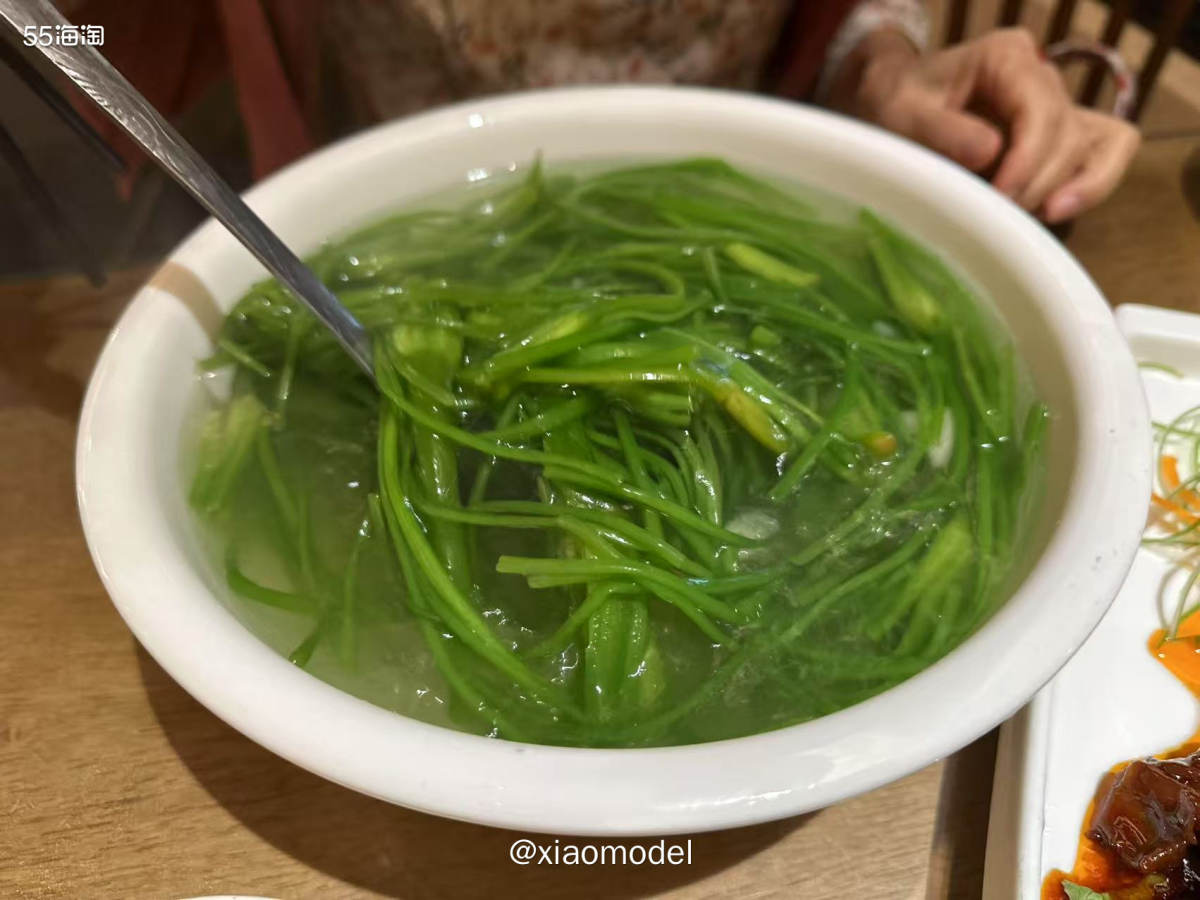 😀这顿晚餐是云南第2天的晚餐，环洱海到达双廊古镇后吃的。 
