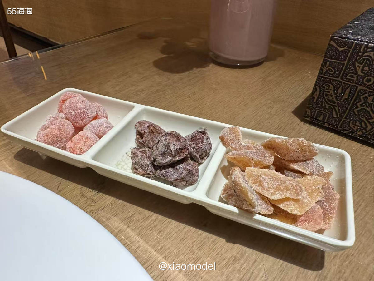 😀这顿晚餐是云南第2天的晚餐，环洱海到达双廊古镇后吃的。 