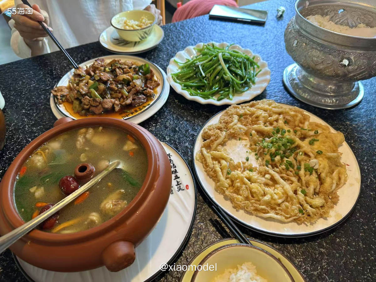 😀这顿是在云南第三天中午游玩南诏岛后，在双廊古镇里面吃的云