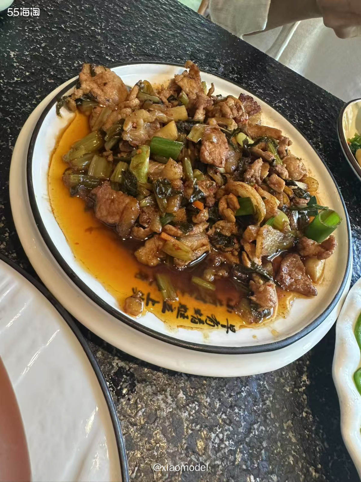 😀这顿是在云南第三天中午游玩南诏岛后，在双廊古镇里面吃的云