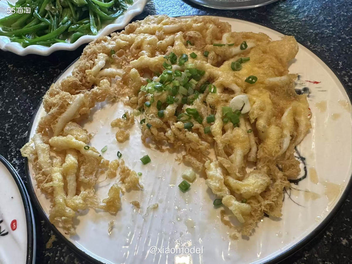 😀这顿是在云南第三天中午游玩南诏岛后，在双廊古镇里面吃的云