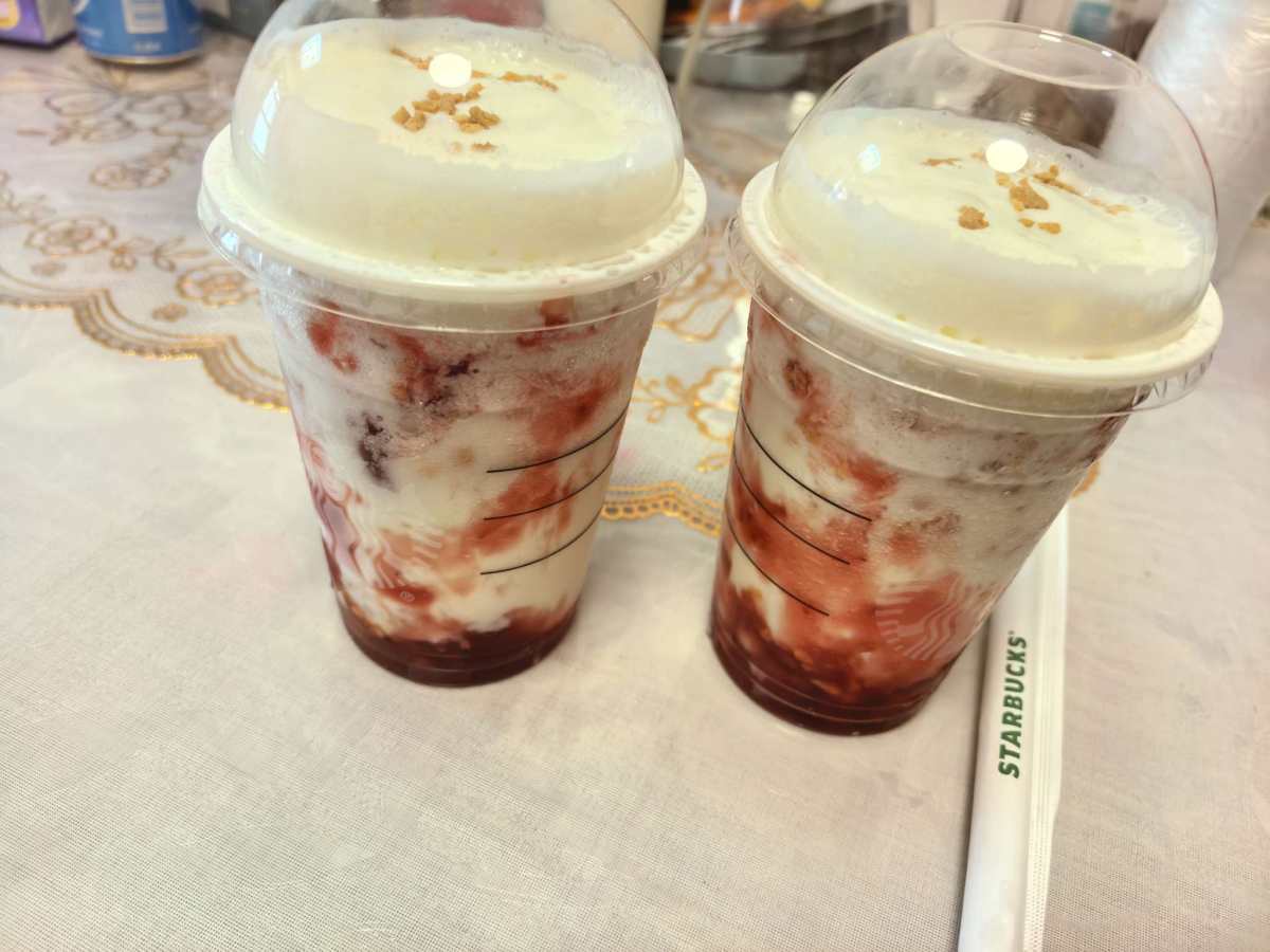 🍑终于喝到星巴克的草莓芝心爆珠星冰乐啦，五月天同款，快乐必