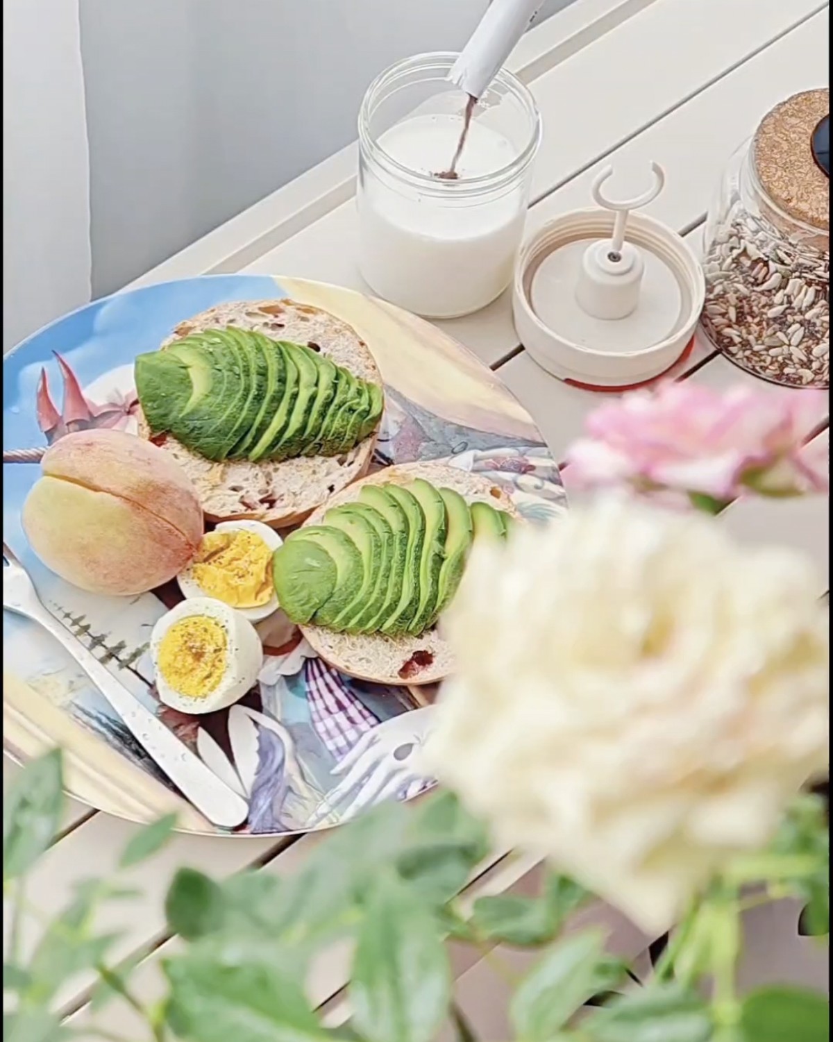 ✨今日份早餐公式： 🥯烤贝果 + 🥑牛油果种子叠叠乐 +