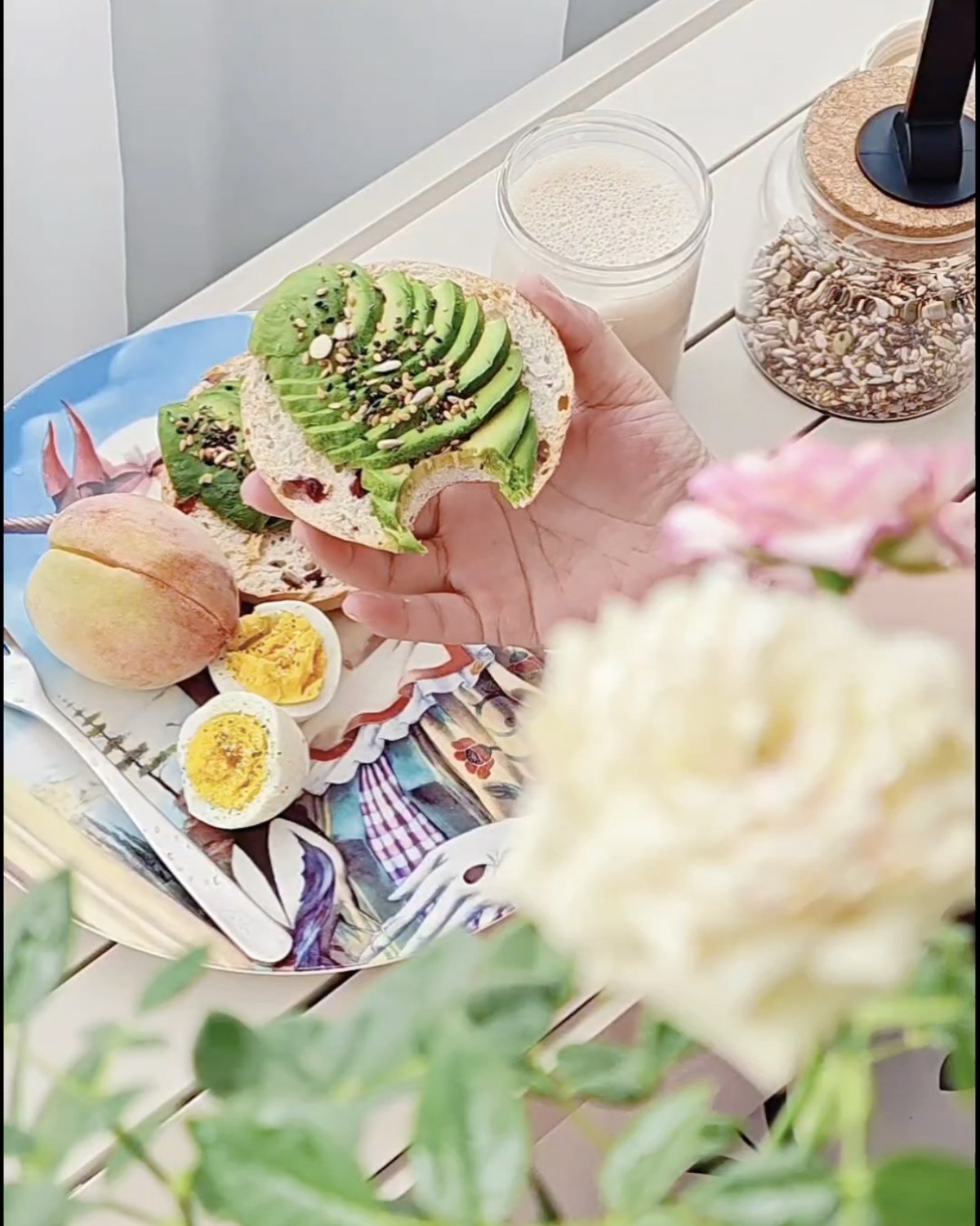 ✨今日份早餐公式： 🥯烤贝果 + 🥑牛油果种子叠叠乐 +