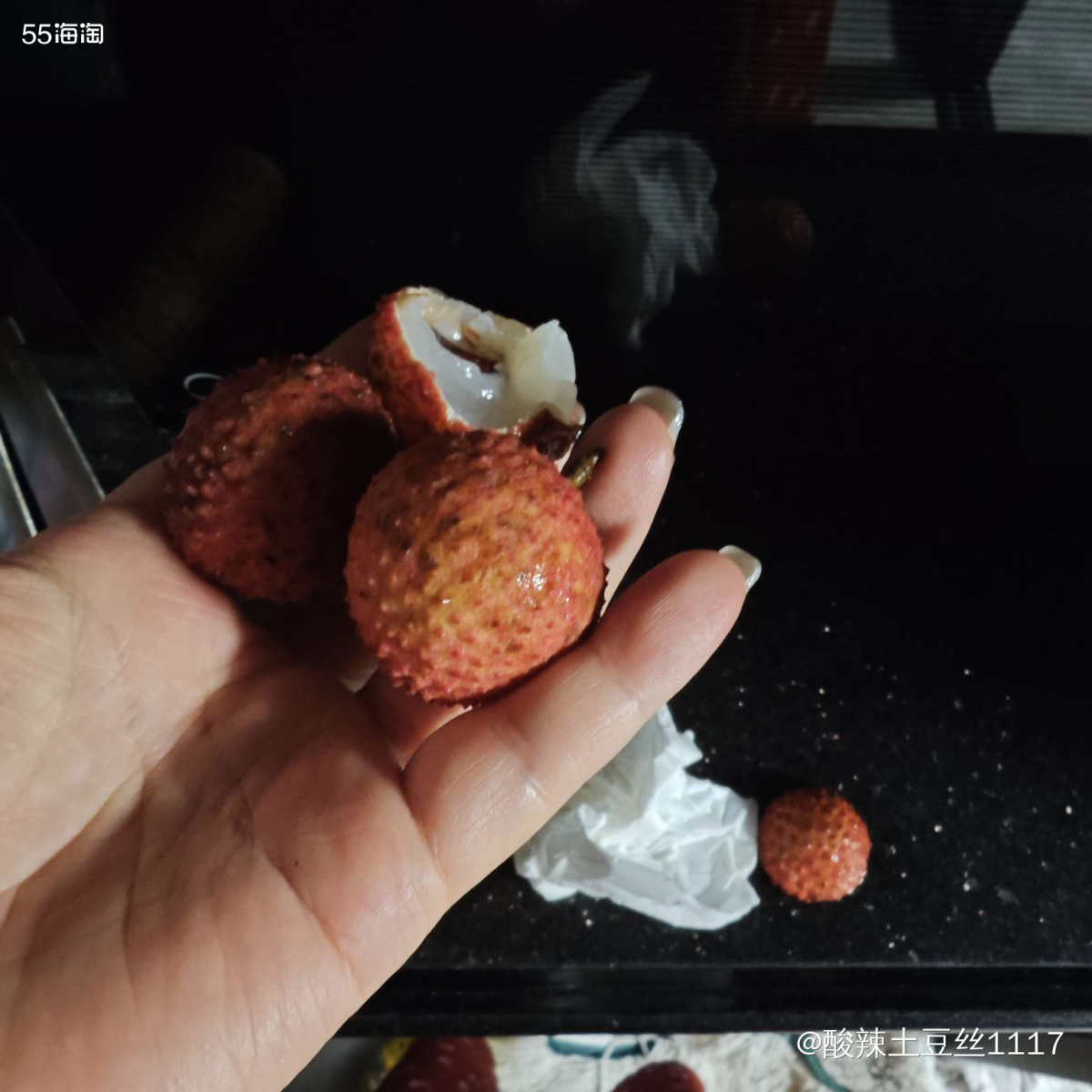 果子个头不算特别大，但甜度确实在线，是荔枝该有的清甜风味，汁
