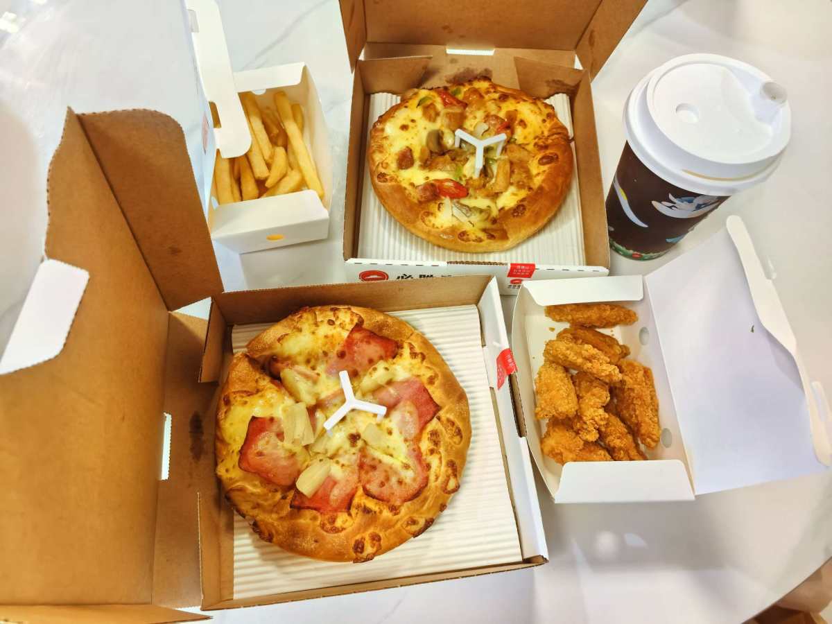 🌸继续晒美食，真的好久没吃必胜客披萨，前几天在美团团了个必