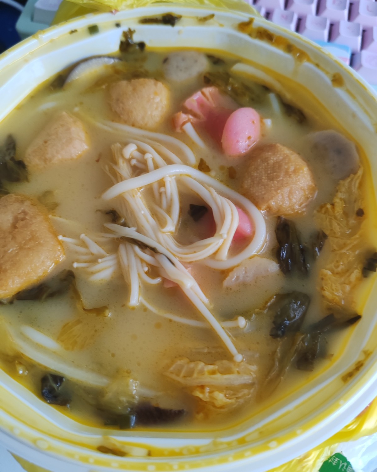 午餐吃什么，我感觉我考虑半天不是米就是粉。好像需要考虑的就是