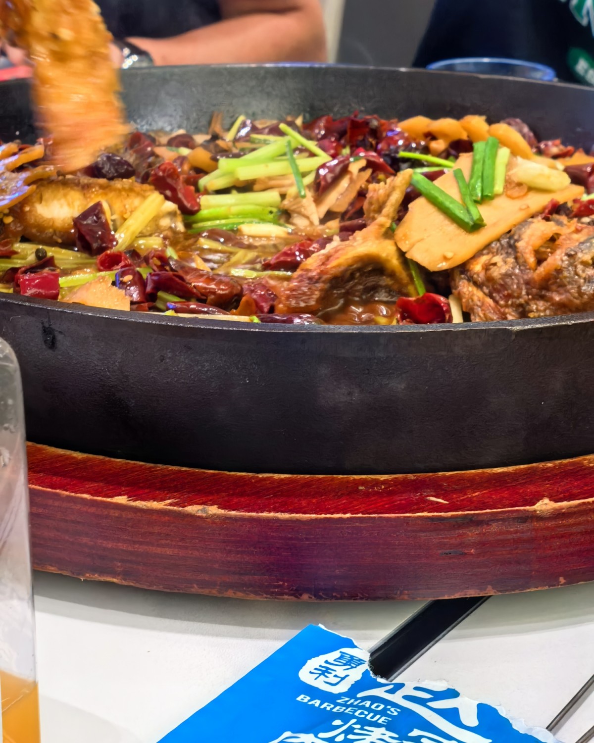 那天老板叫吃饭，我们就去了公司楼下的这家烤肉店这家烤肉店在西