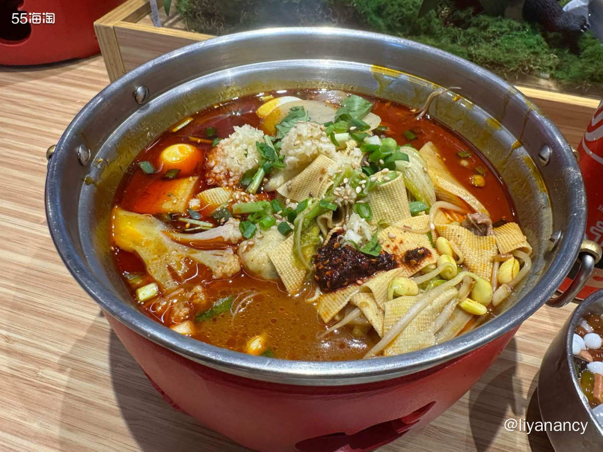 雨天，和热气腾腾的冒菜更配哦~一人食的美味冒菜，种类很丰富，