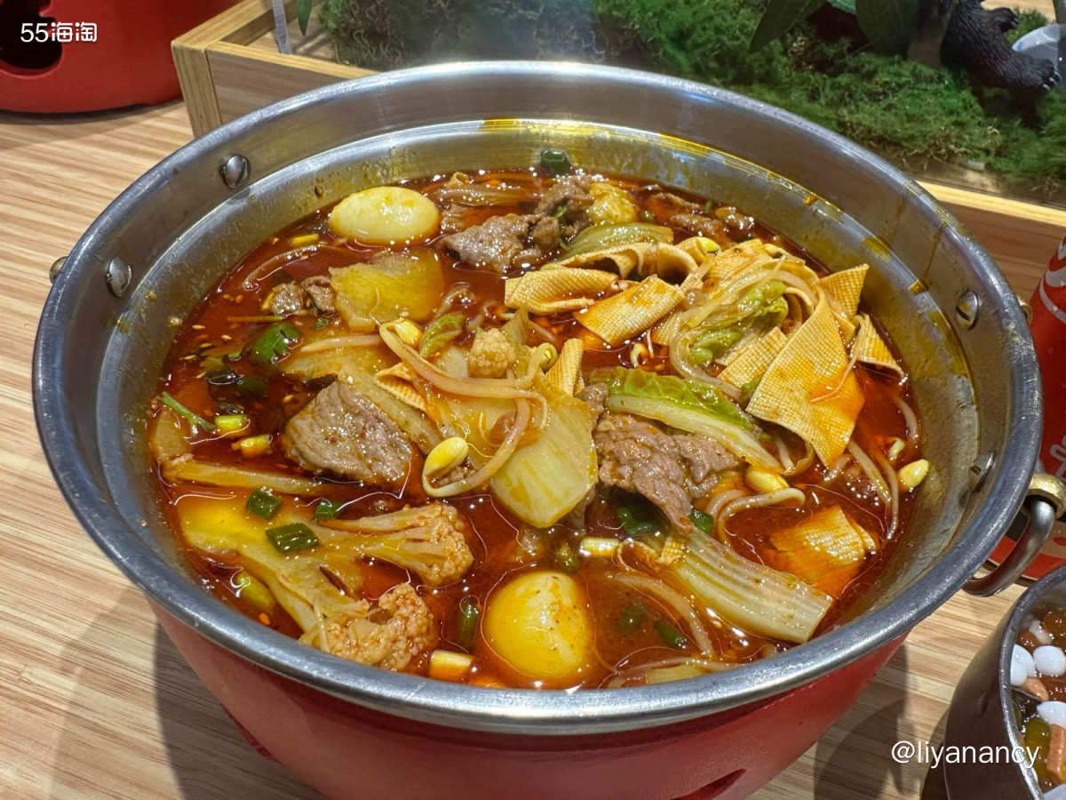 雨天，和热气腾腾的冒菜更配哦~一人食的美味冒菜，种类很丰富，