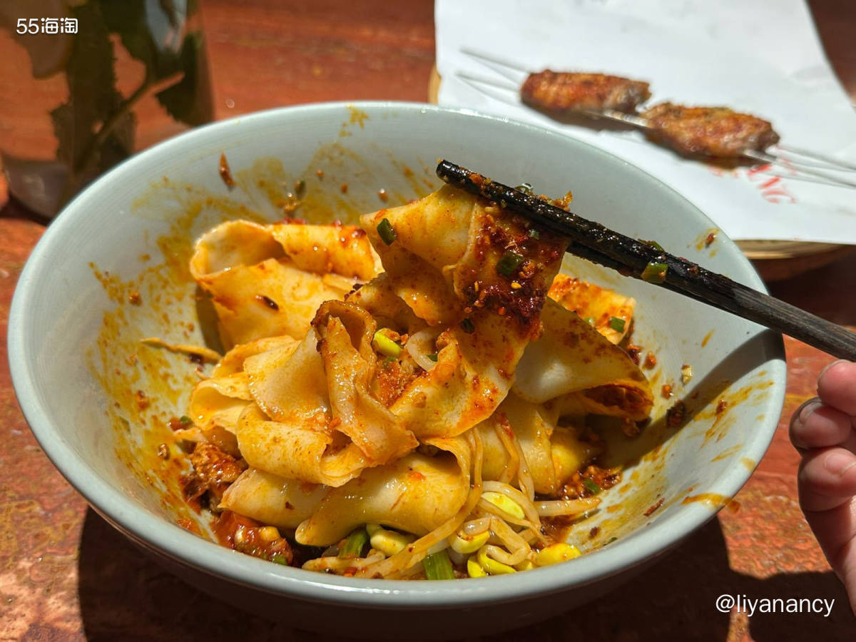 雨天，和热气腾腾的冒菜更配哦~一人食的美味冒菜，种类很丰富，