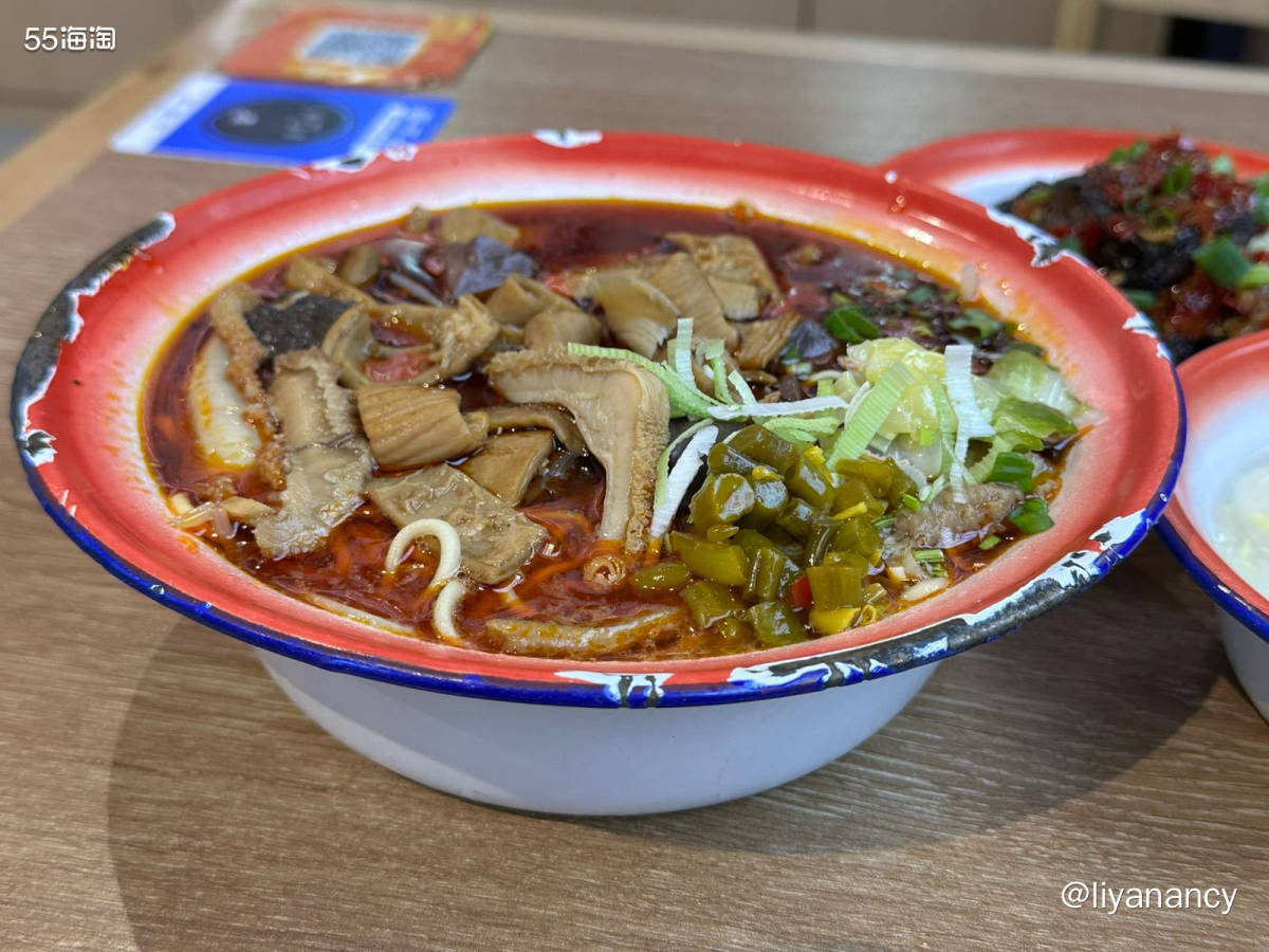 公司楼下的襄阳来了，喜欢吃他家的牛杂面，里面牛杂牛肚给的特别