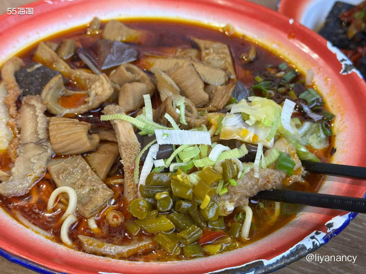 公司楼下的襄阳来了，喜欢吃他家的牛杂面，里面牛杂牛肚给的特别