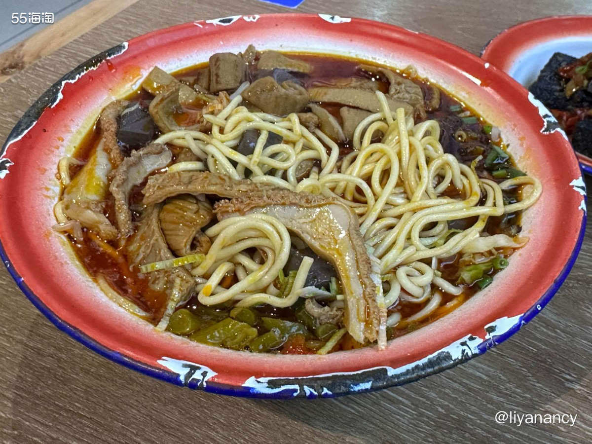 公司楼下的襄阳来了，喜欢吃他家的牛杂面，里面牛杂牛肚给的特别