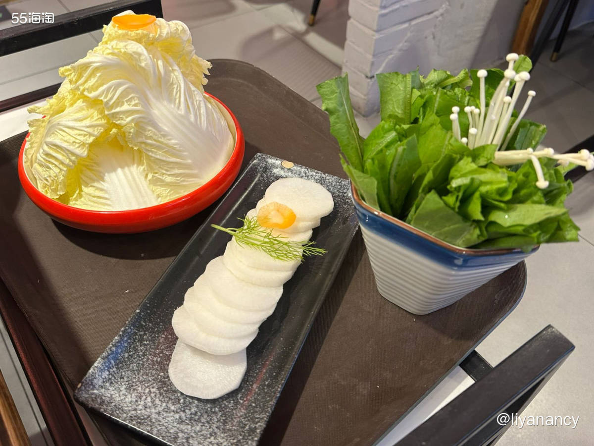 公司附近的羊蝎子店，店内空调很足，夏天吃热气腾腾的羊蝎子也不