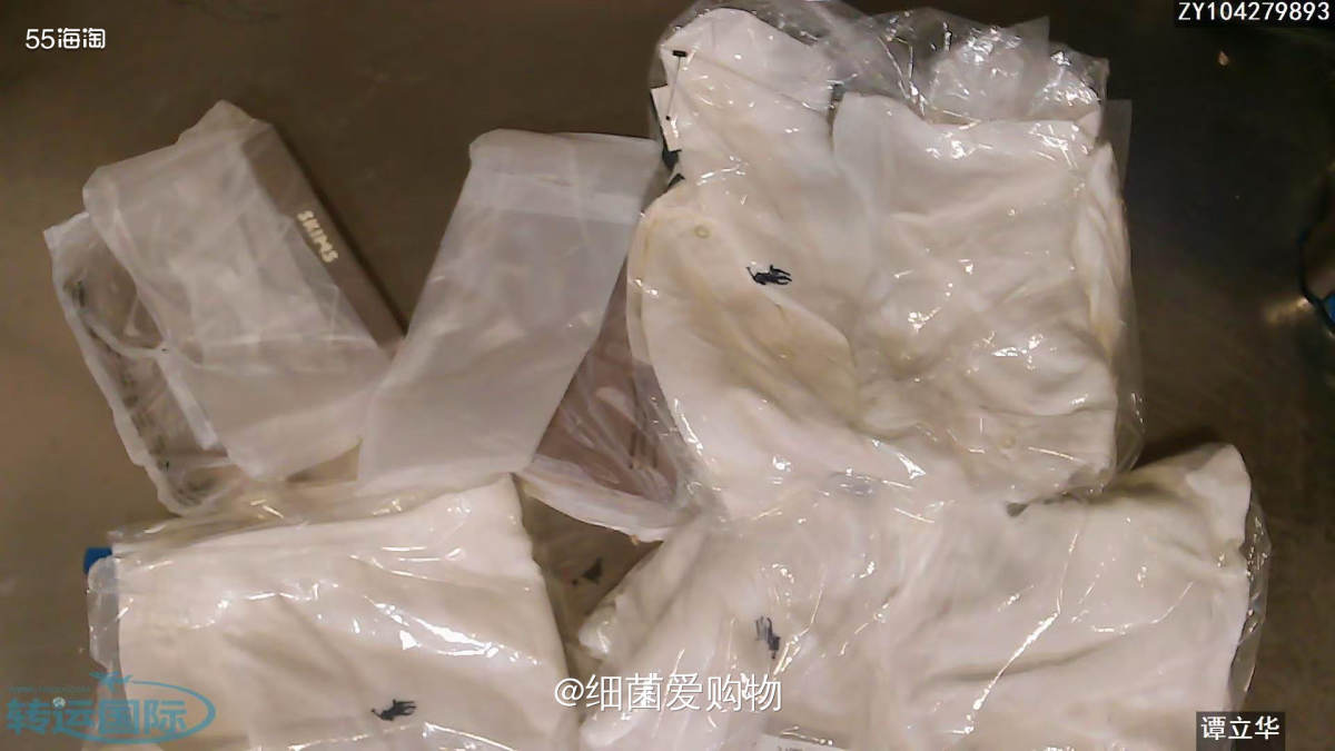 上个月买了挺多衣服，本来是买着娃娃，看skims打折了，又会