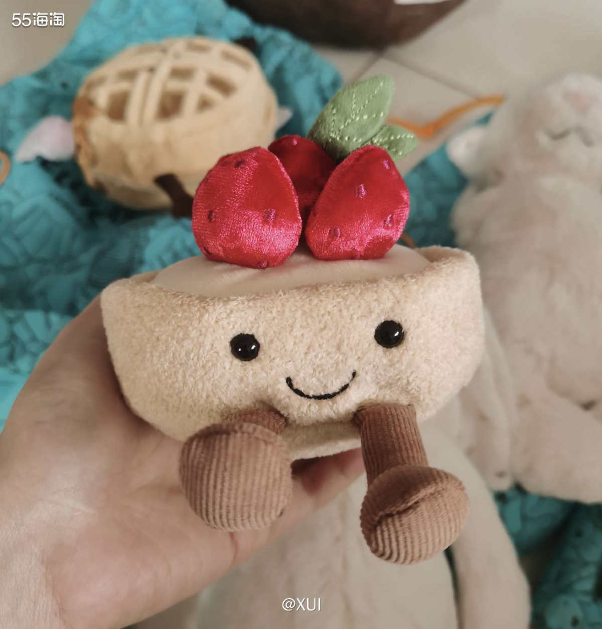 这个也是前阵子在官网买的jellycat玩偶，甜甜的玩偶加甜