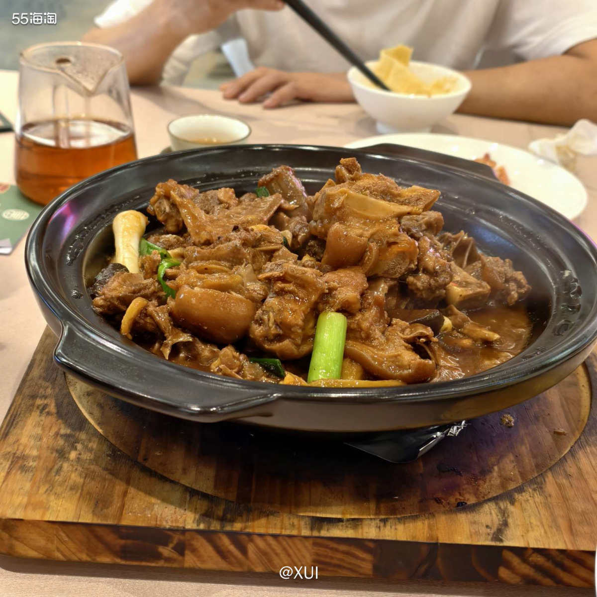最近真的是经济下行，家附近的饭店喝早茶基本都有折扣，有一家店