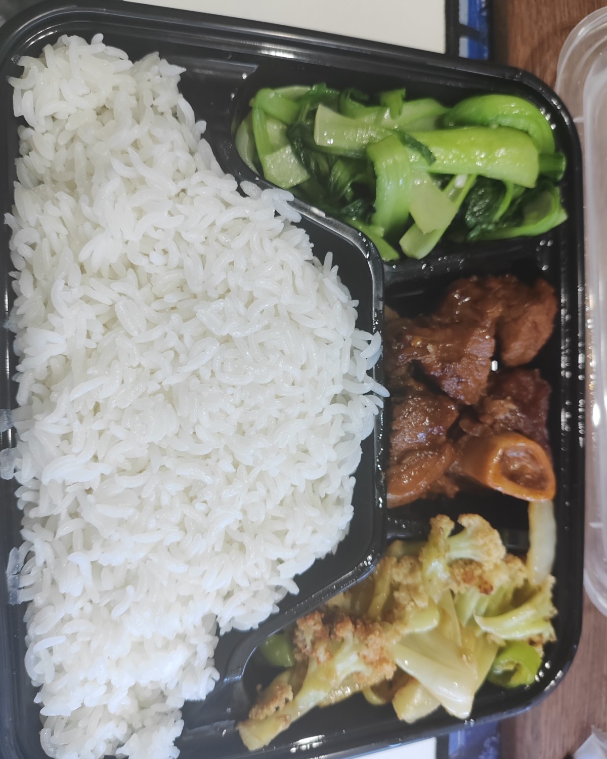 都记不得自己多少年没有点过盒饭了哈哈哈，最近是真的不知道吃什