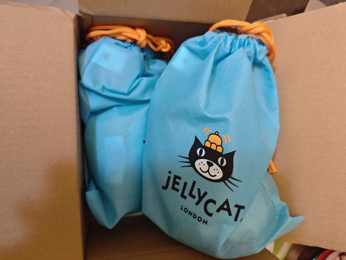 Xuixui提醒我淘宝jellycat官网上了米兔，赶紧我就