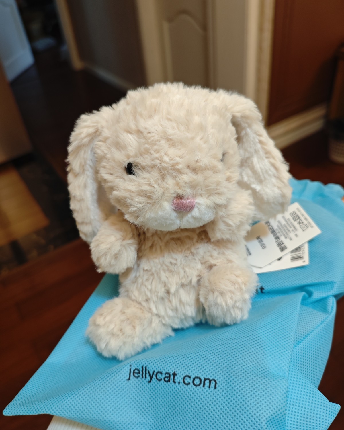 Xuixui提醒我淘宝jellycat官网上了米兔，赶紧我就