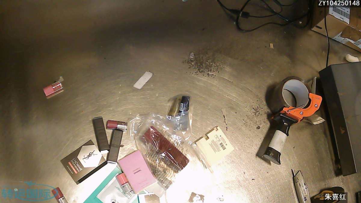 这一箱完美签收，没有任何的破相和破损。 我买的是tf的香水，