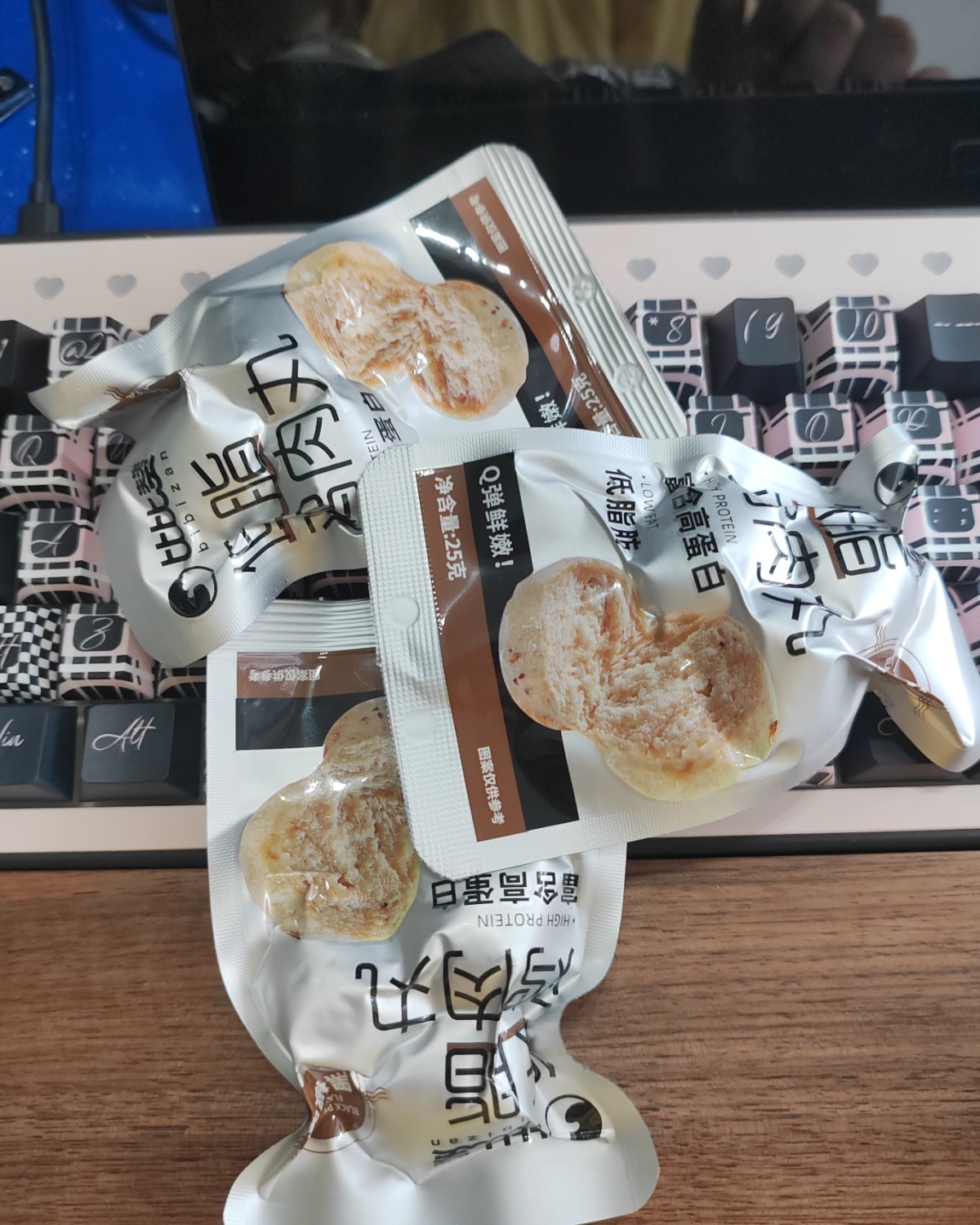 下单网站：淘宝网 下单商品：比比赞低脂鸡胸肉丸 下单金额：R