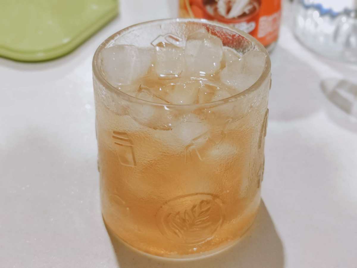 必胜客披萨肉酱和土豆拼，配上自酿的美酒，真的是神仙了，囡囡真