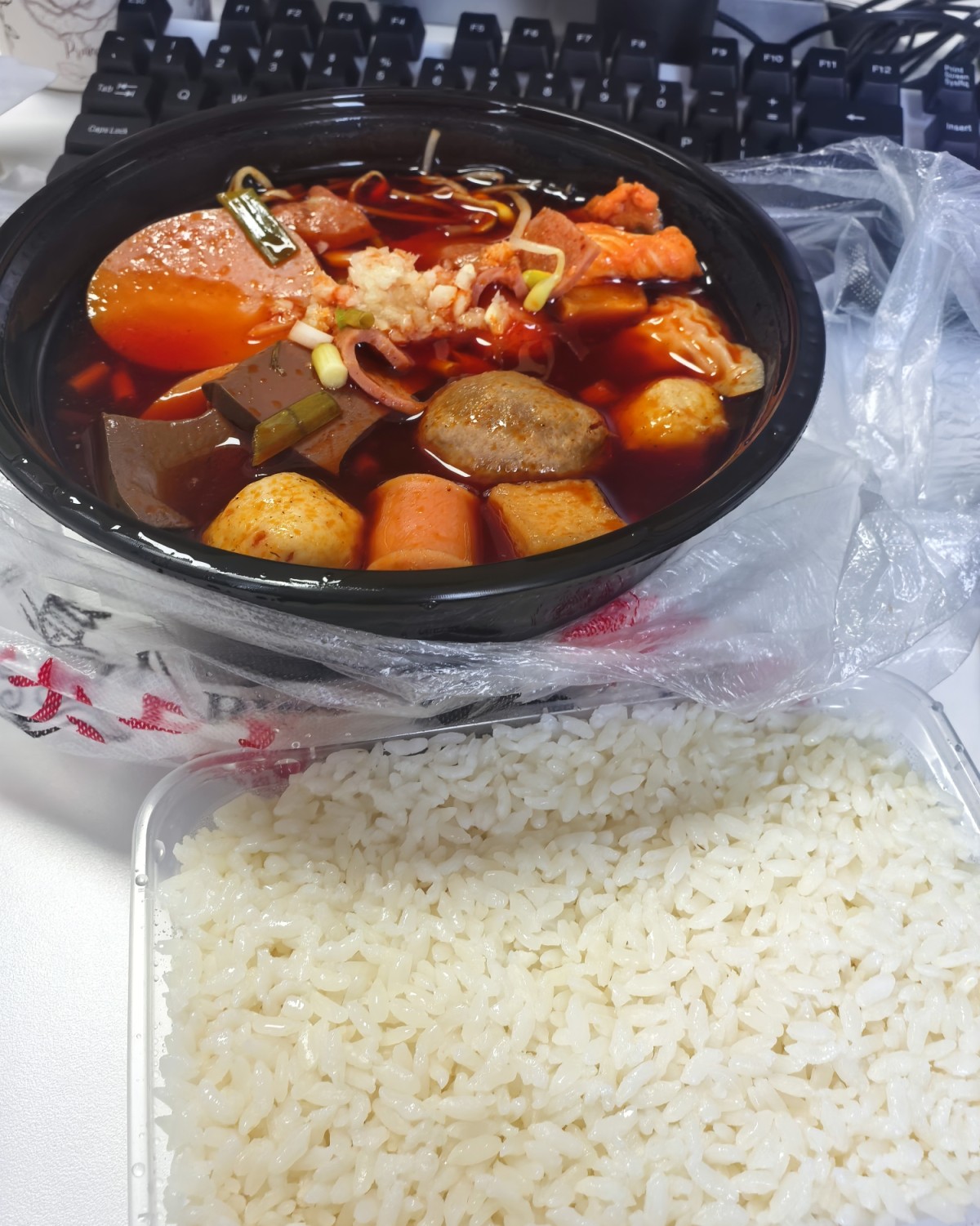 点了市井边边火锅冒菜的外卖， 真没想到，这家火锅店居然也做起