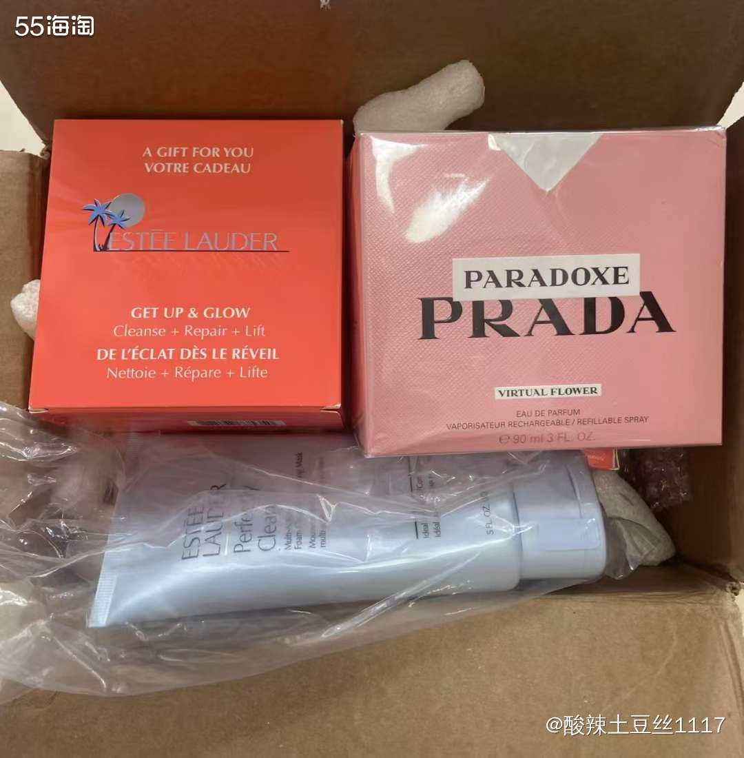 这次在梅西趁着打折，果断入手了雅诗兰黛蓝色洁面和Prada花