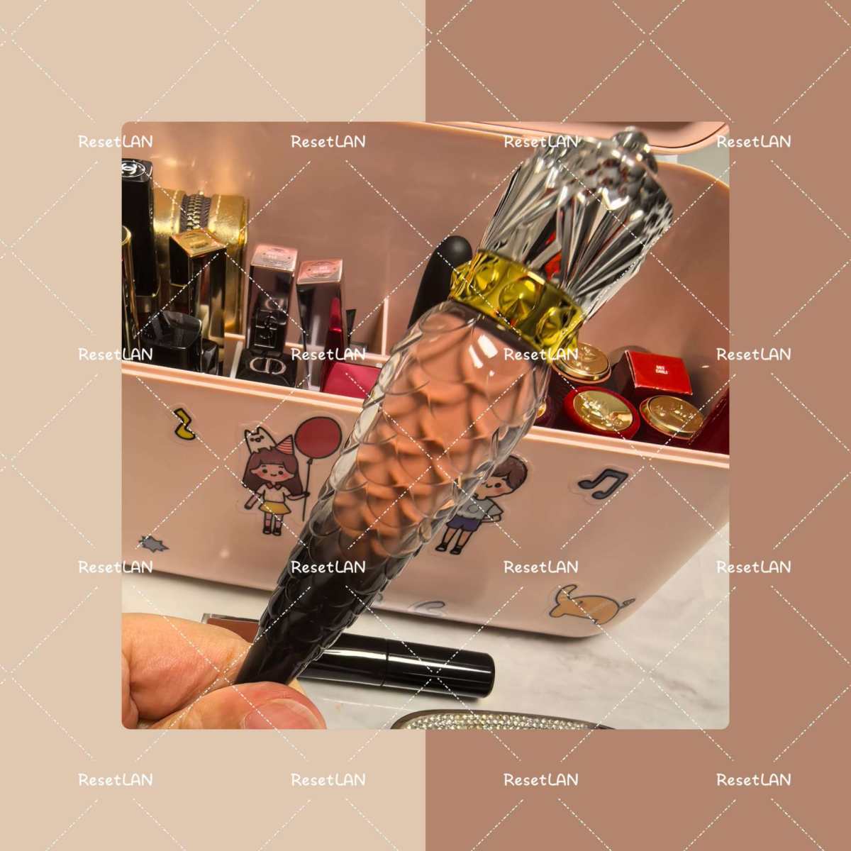 萝卜丁的彩妆一直以奢华著称，这支383唇釉，从包装就让人惊艳