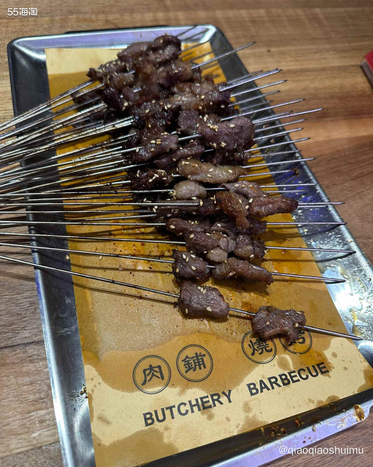 没去逛回民街，但烤肉必须吃。西安这边烤肉蛮便宜的，有的一元一