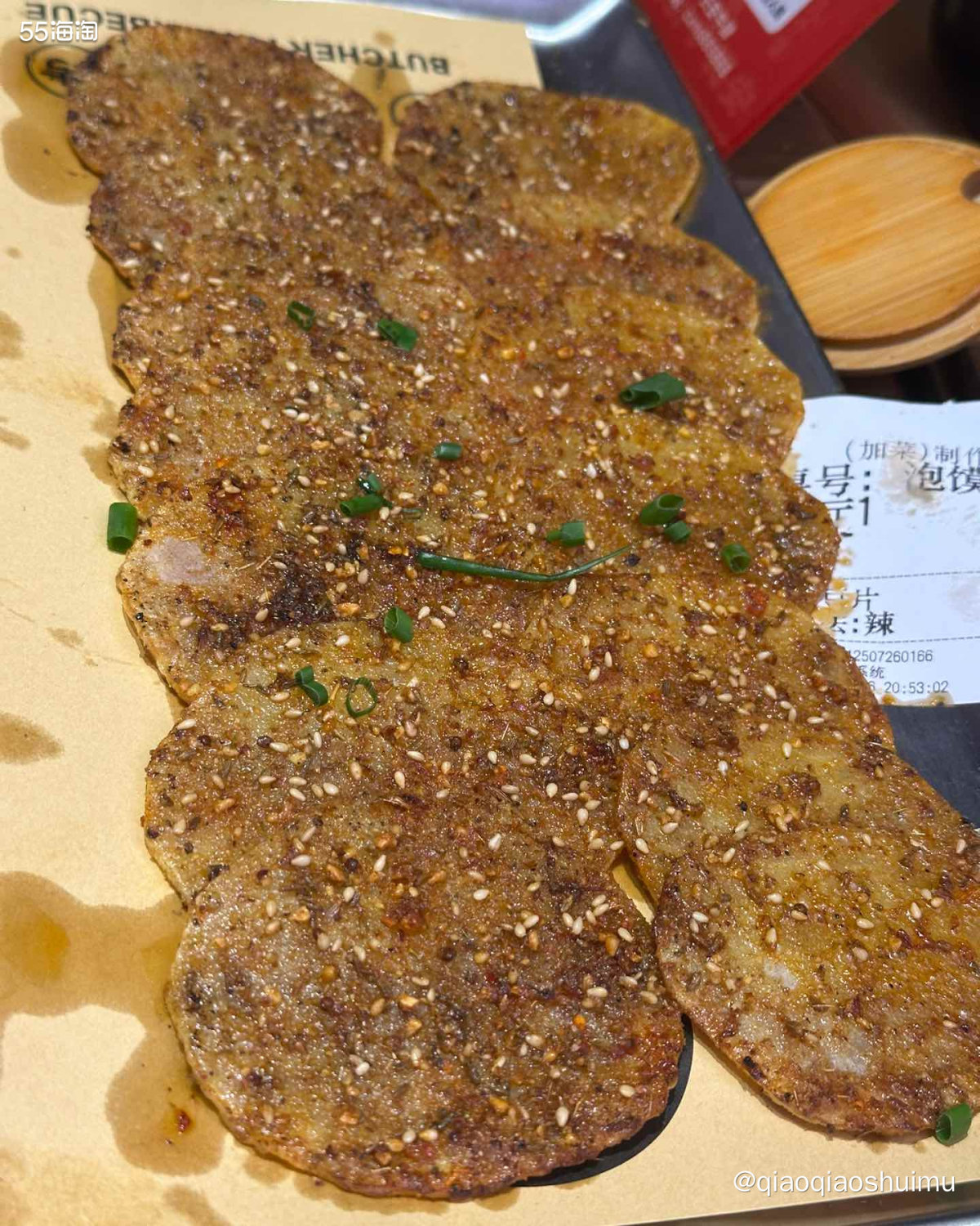 没去逛回民街，但烤肉必须吃。西安这边烤肉蛮便宜的，有的一元一