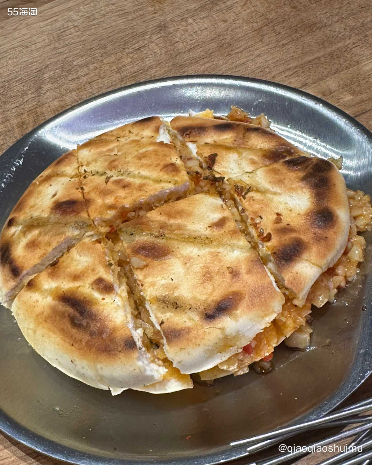 没去逛回民街，但烤肉必须吃。西安这边烤肉蛮便宜的，有的一元一