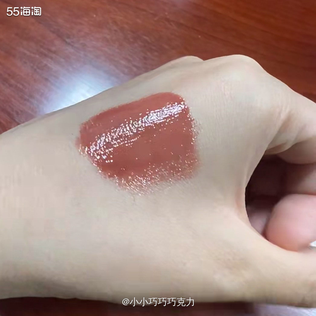 曾经有一段时间奶茶色口红特别火，最火的兰蔻274唇釉应该算一