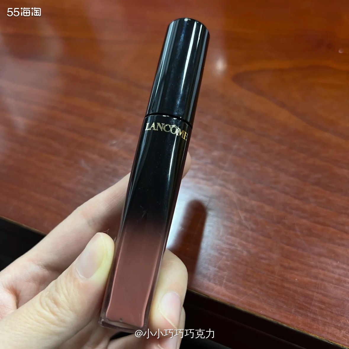 曾经有一段时间奶茶色口红特别火，最火的兰蔻274唇釉应该算一