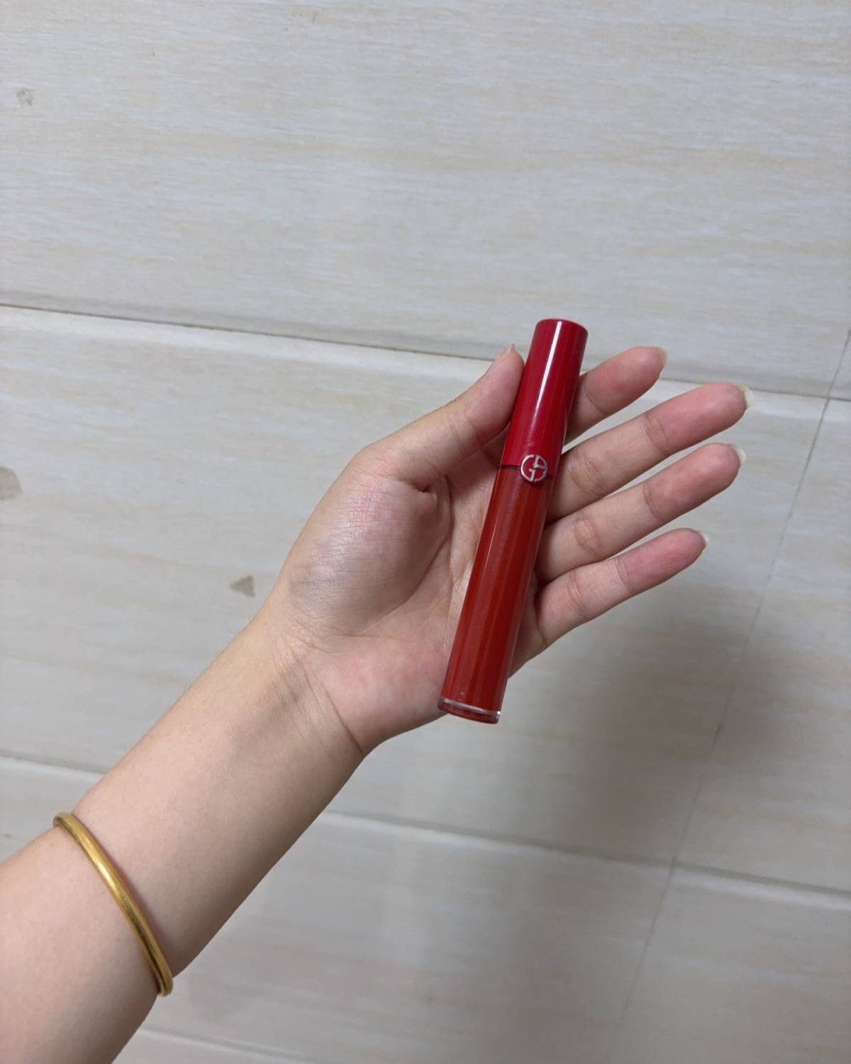 阿玛尼405番茄色号是我最推荐的口红，因为我成年以后拥有的一