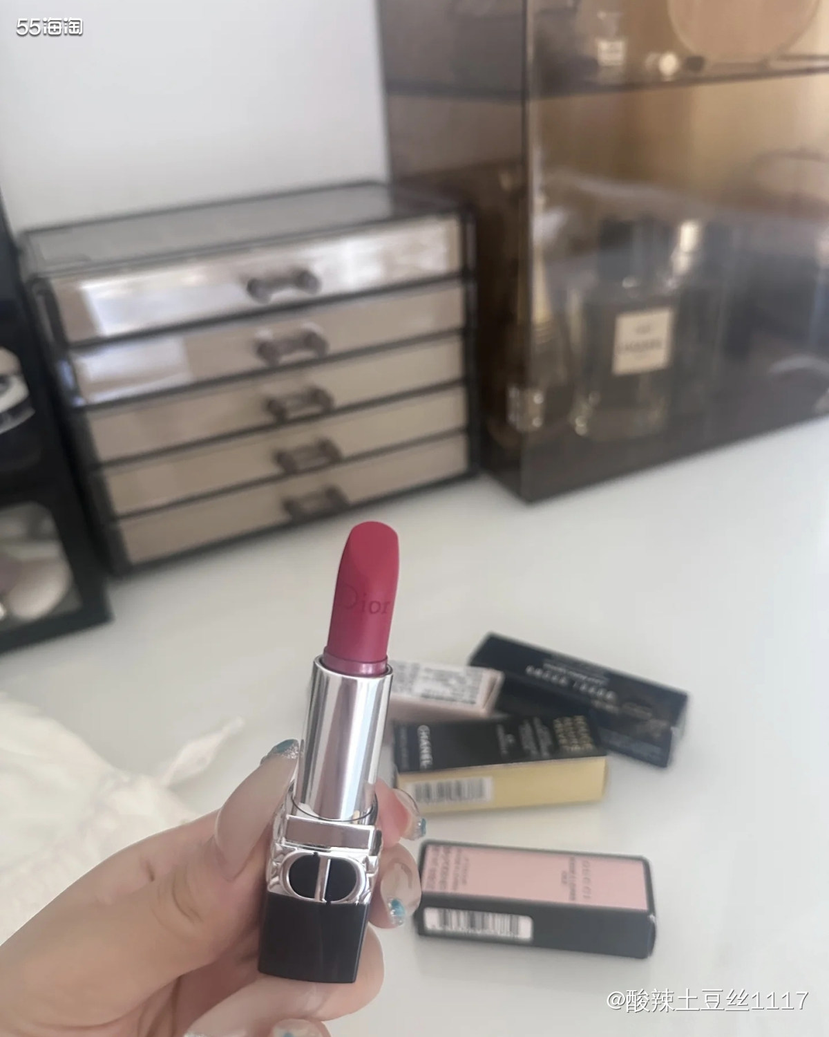 迪奥999：时代的眼泪   迪奥999，经典正红，是美妆界难