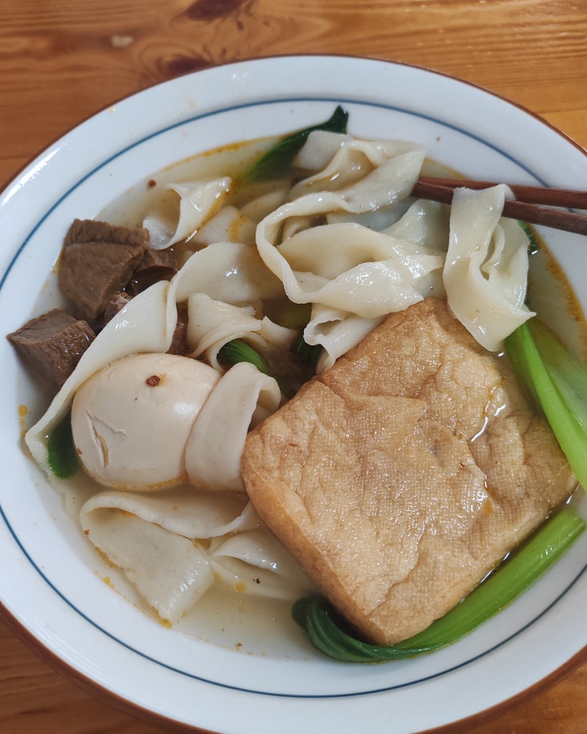 这家羊肉拌面店是之前同事带我去过的，味道很不错的，一直以来羊