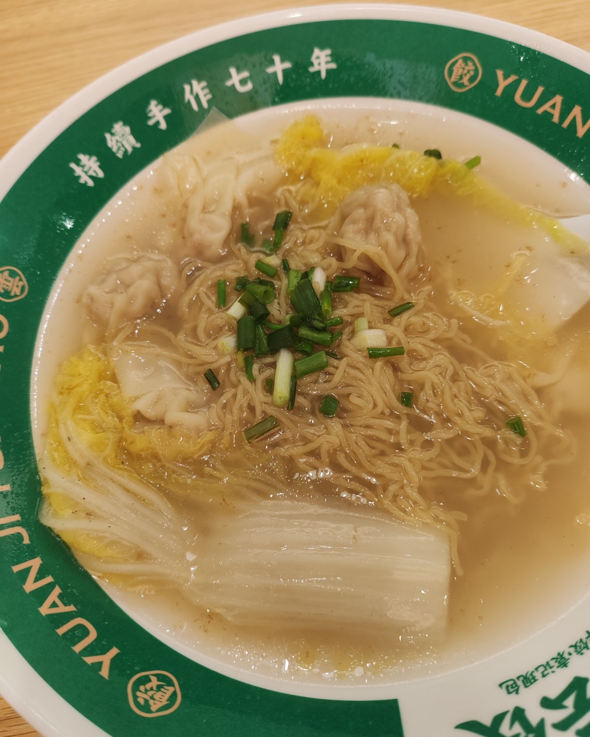 每年的8月都是要经历一下台风的倾盆大雨，但是这种大风大雨的天